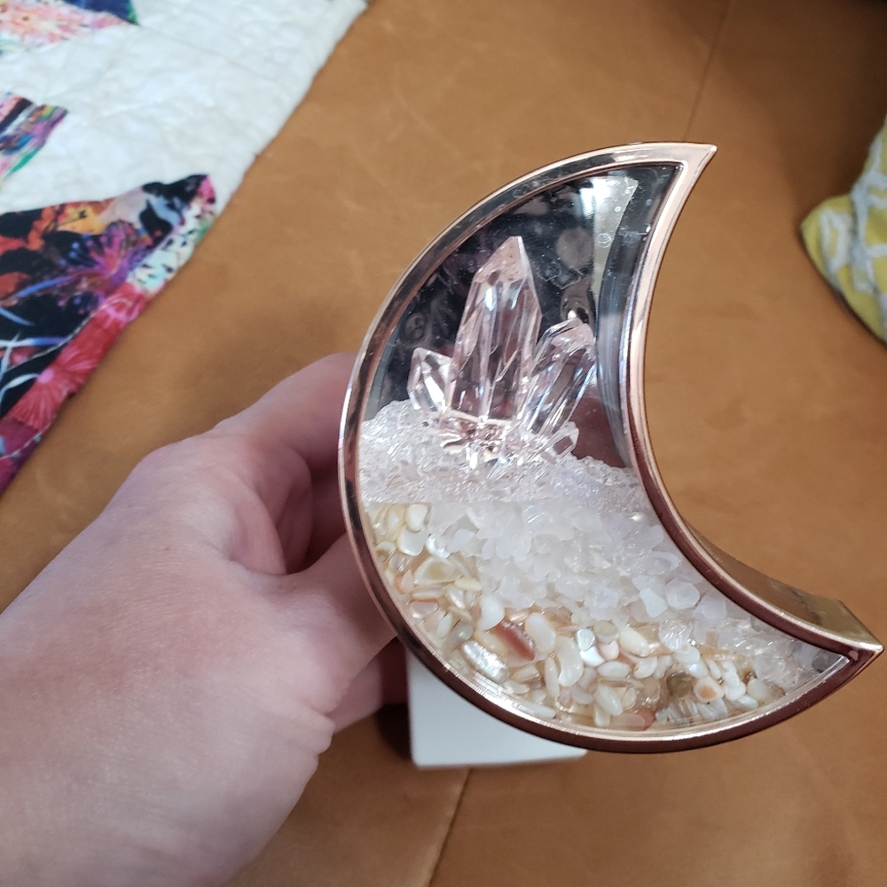 Wallflower crystal